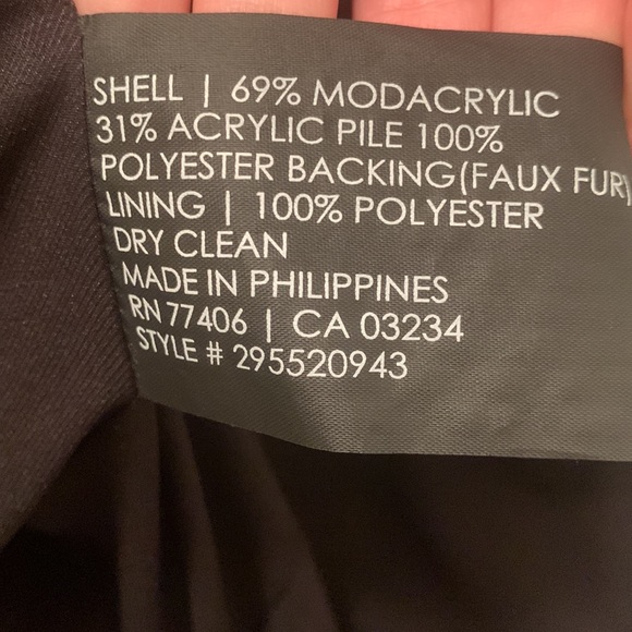 Club Monaco faux fur vest. - Picture 4 of 5